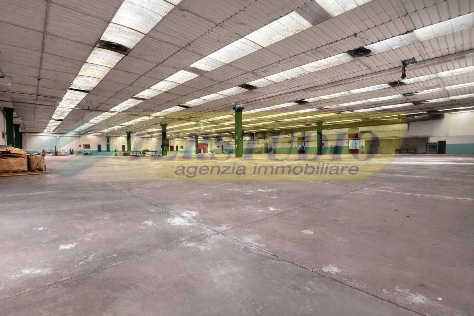 Capannone in vendita a Barzago