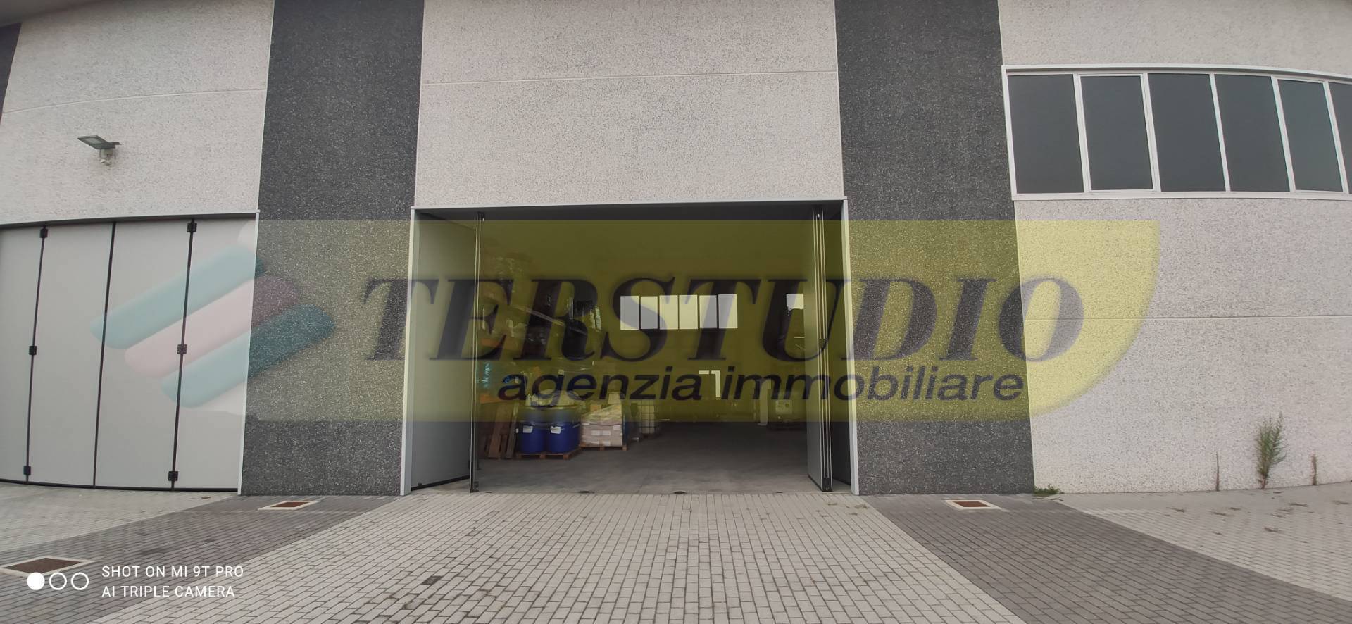 Capannone in vendita a Calusco d'Adda