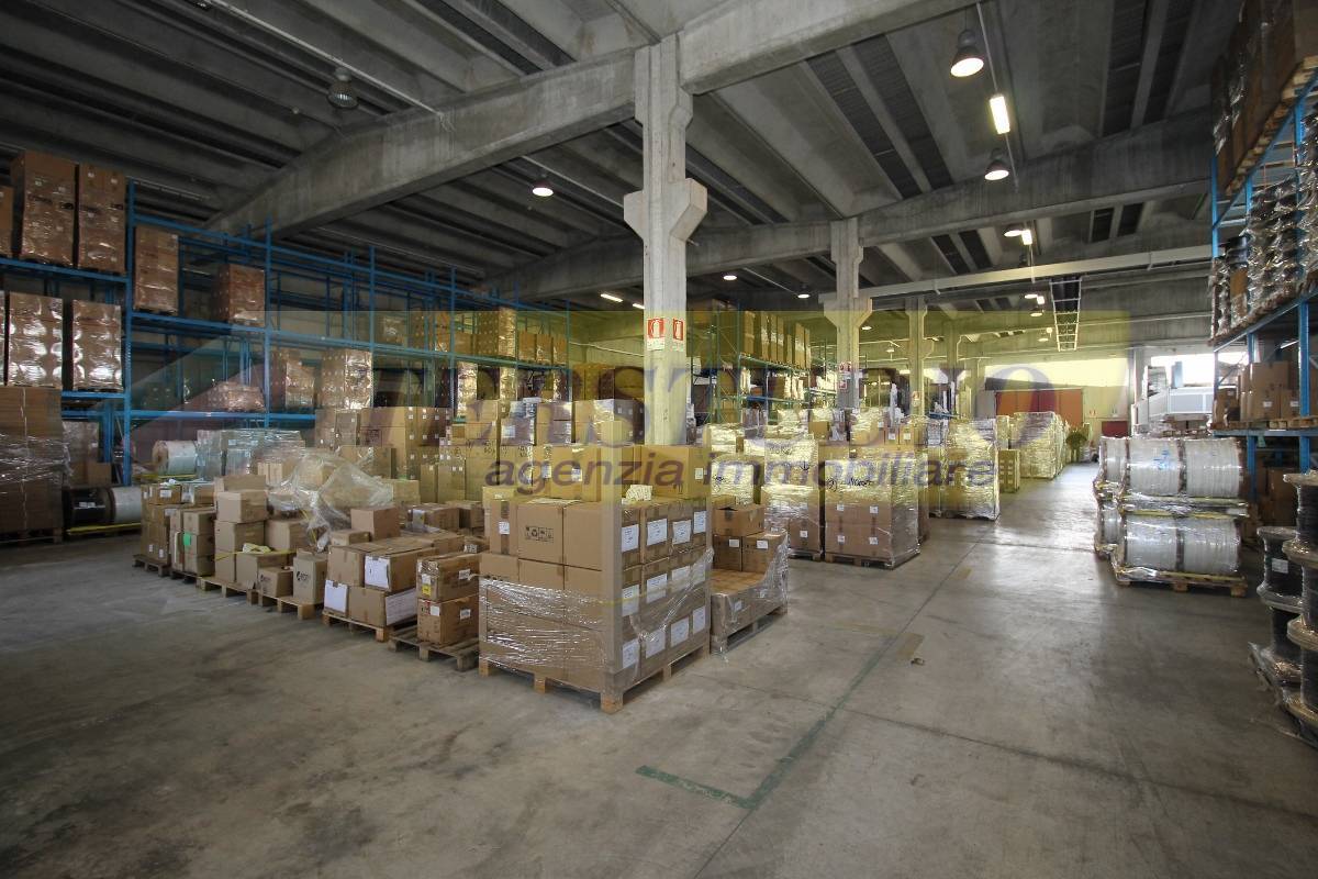 Capannone in vendita a Medolago