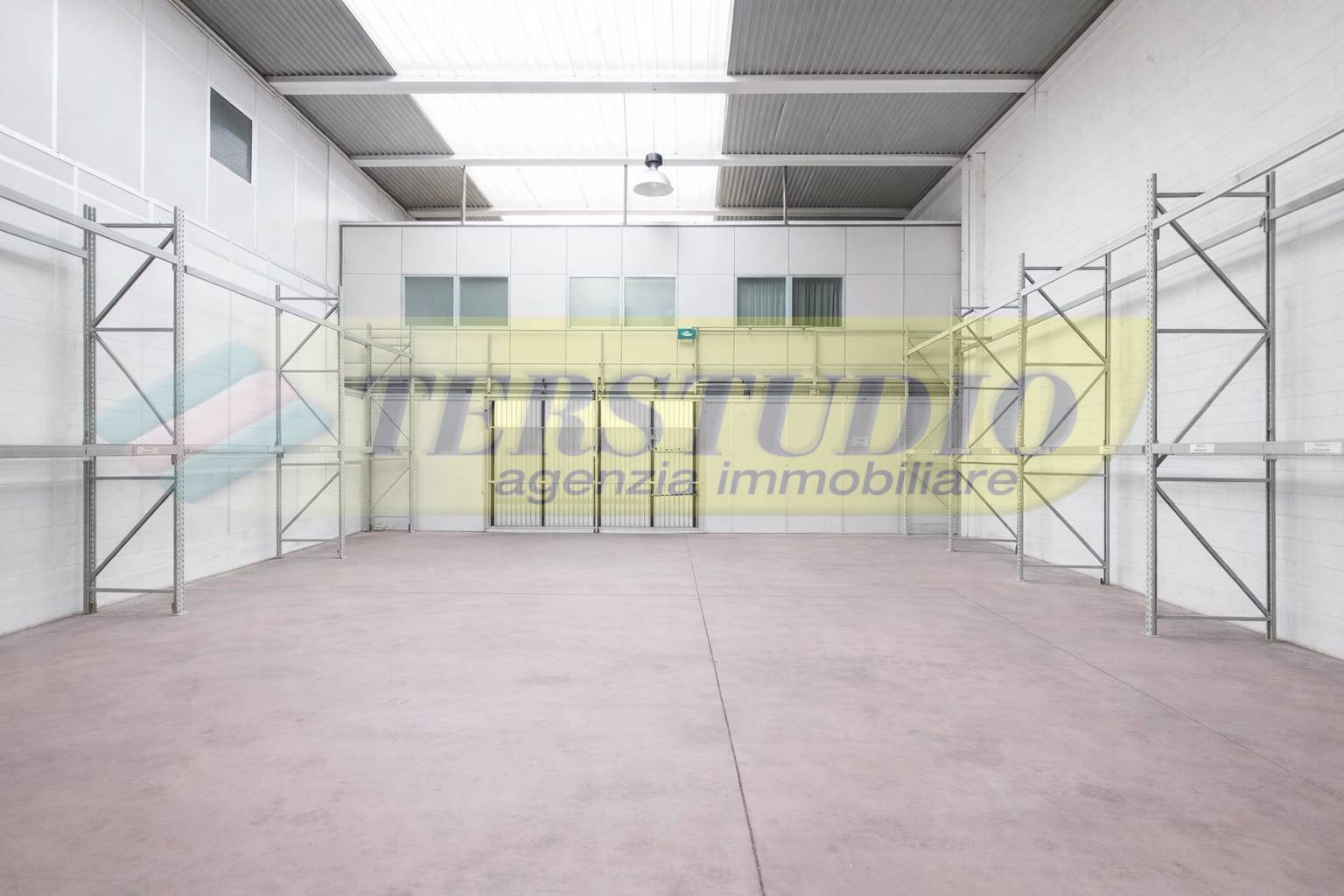 Capannone in vendita a Paullo