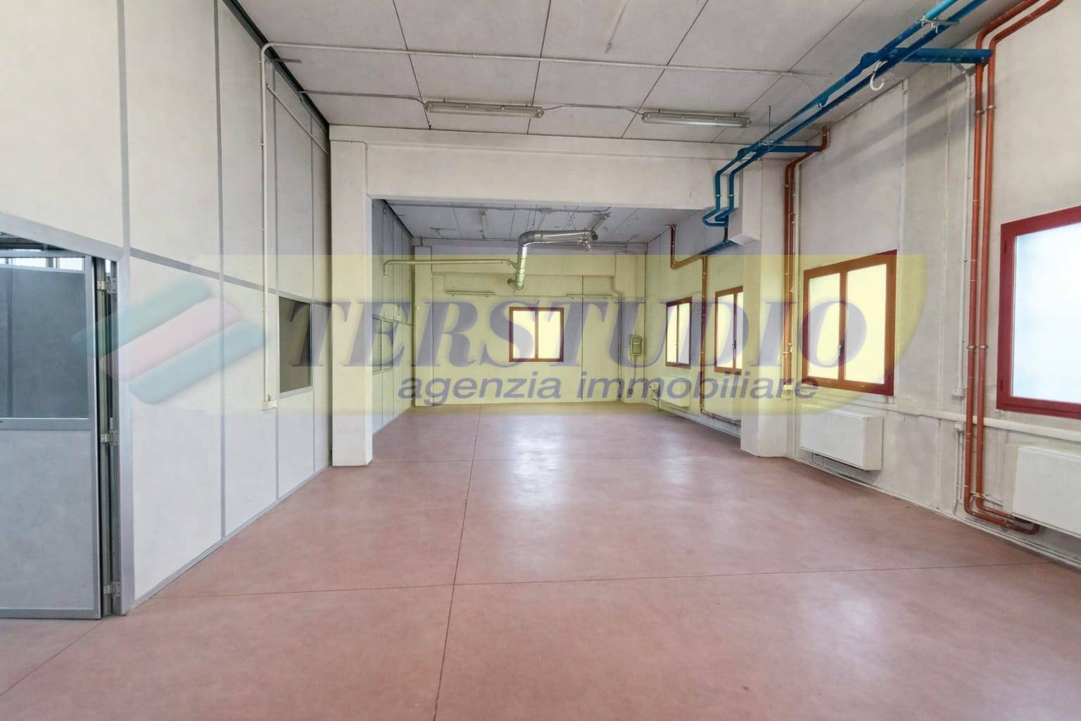 Capannone in vendita a Paullo