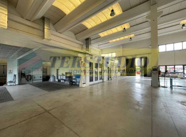 Capannone in affitto a Lazzate