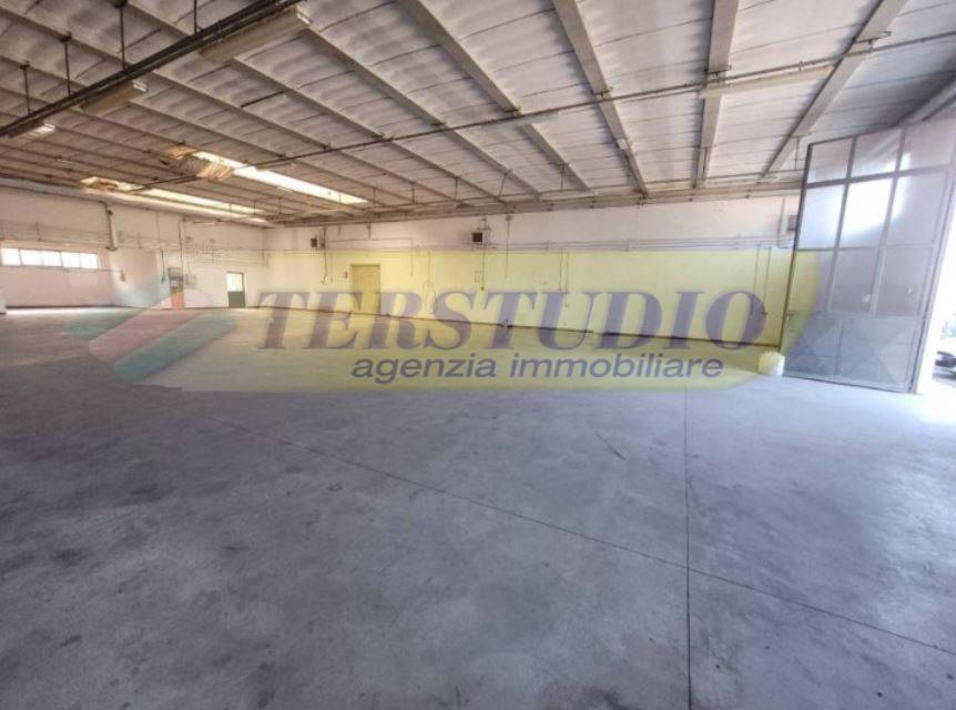 Capannone in vendita a Santa Maria Ho
