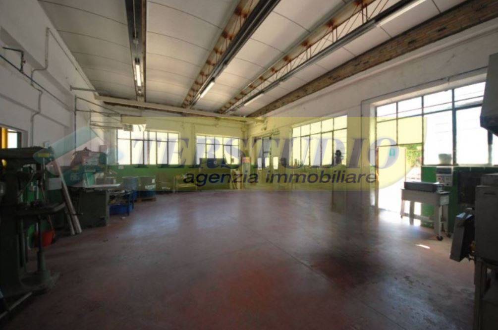 Capannone in vendita a Barzana