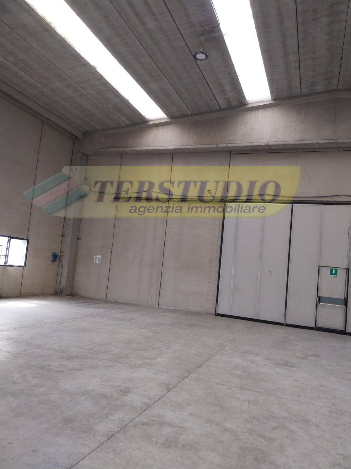 Capannone in vendita a Terno d'Isola