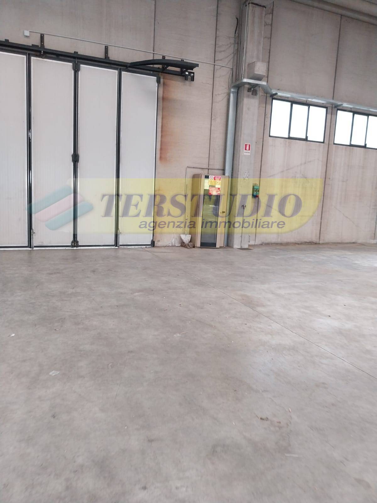 Capannone in vendita a Terno d'Isola