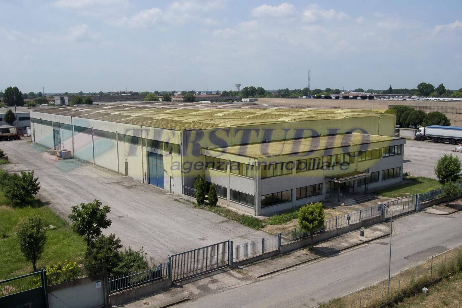 Capannone in vendita a Ronco Briantino