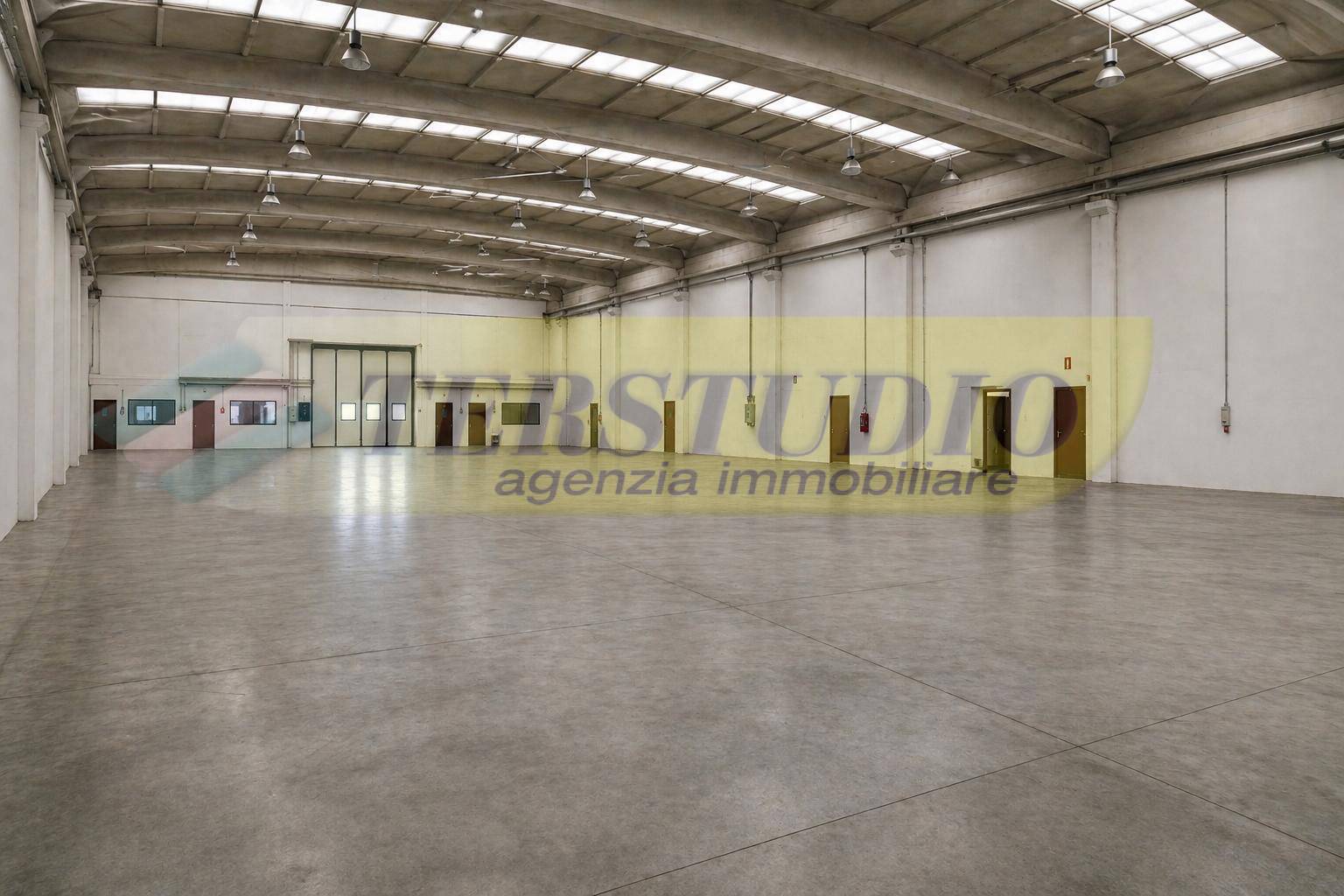 Capannone in vendita a Lecco
