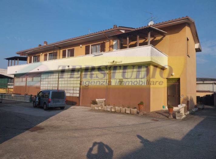 Capannone in affitto a Olginate