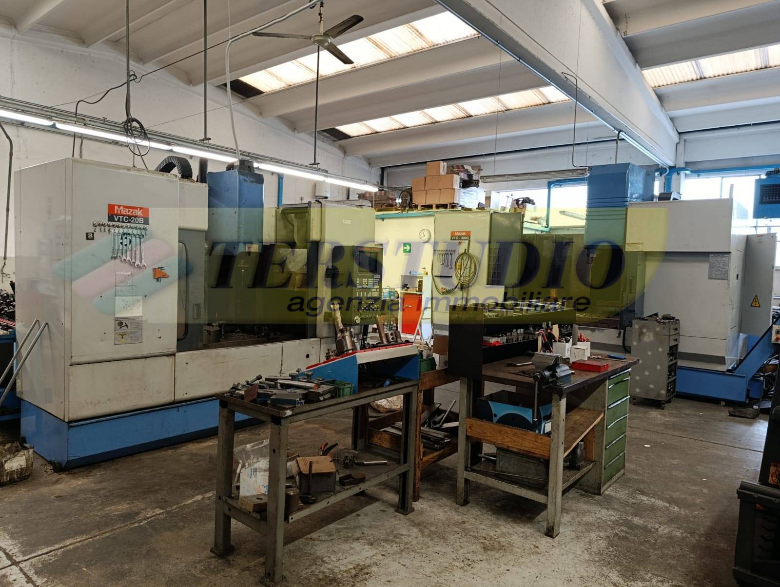Magazzino in vendita a Brembate di Sopra