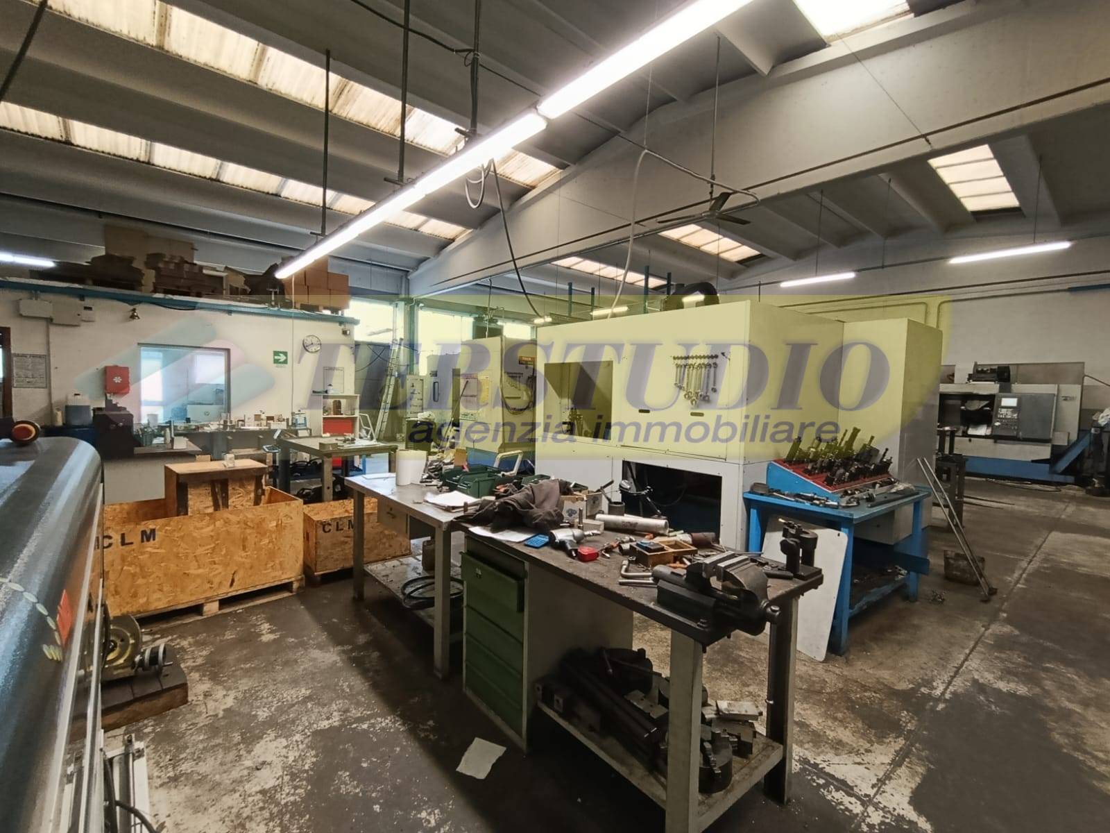 Magazzino in vendita a Brembate di Sopra