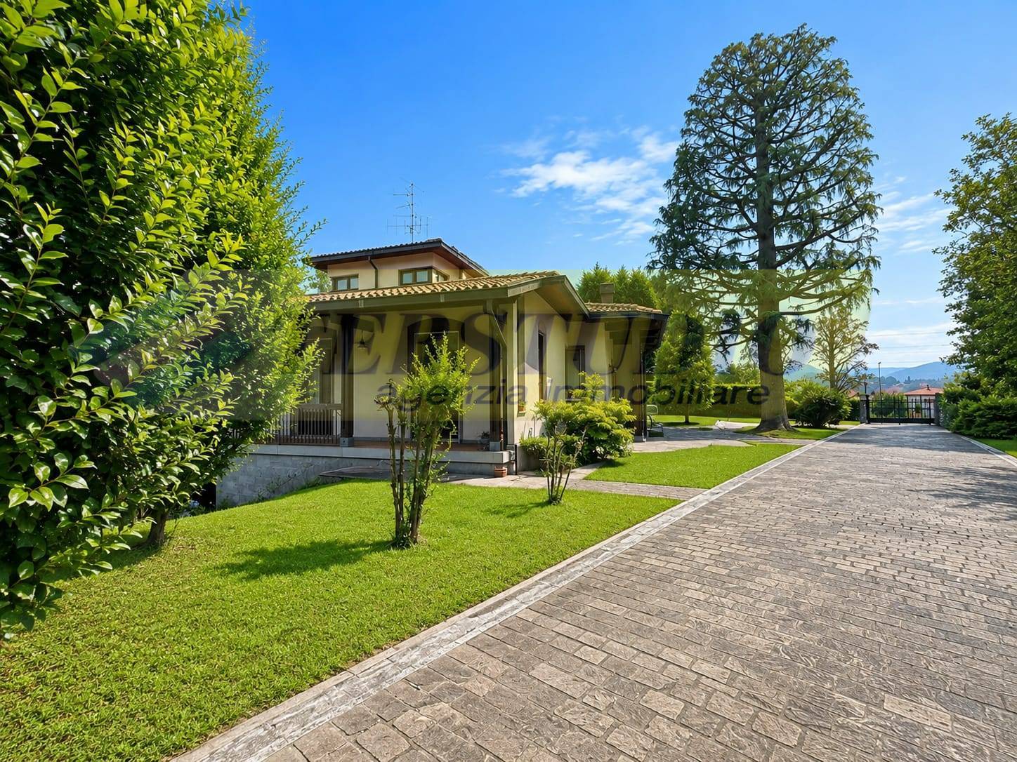 Villa in vendita a Presezzo