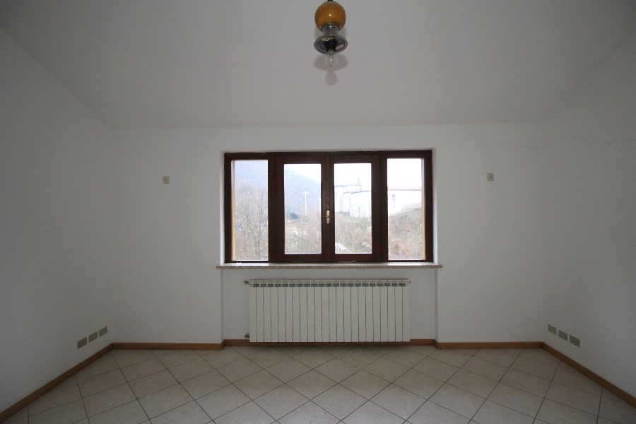 Quadrilocale in affitto a Strozza