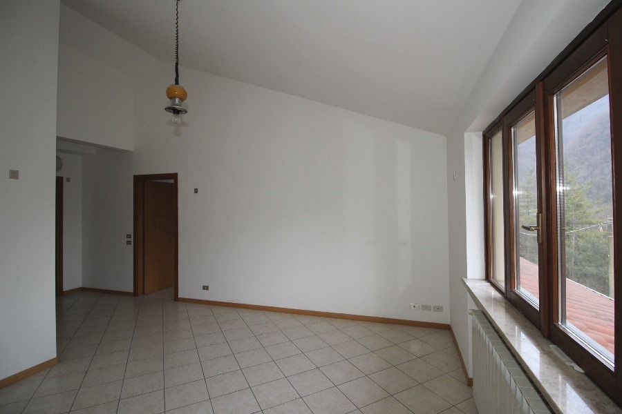 Quadrilocale in affitto a Strozza