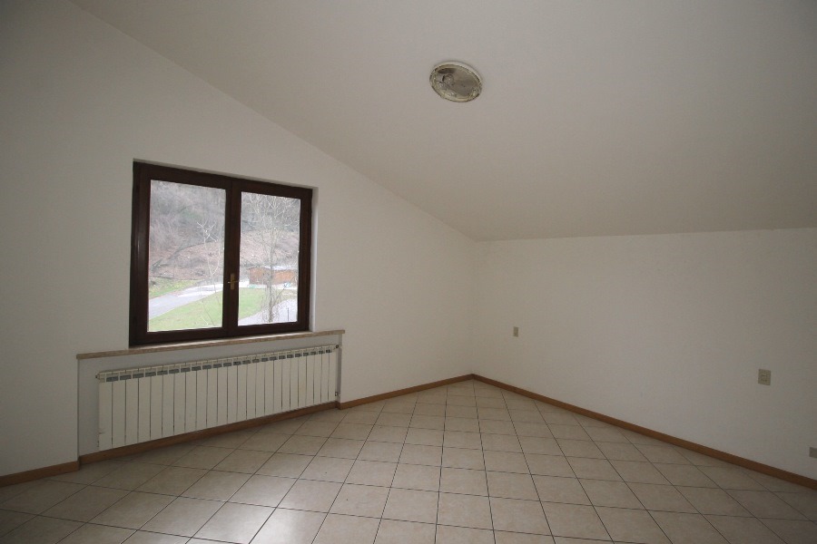 Quadrilocale in affitto a Strozza