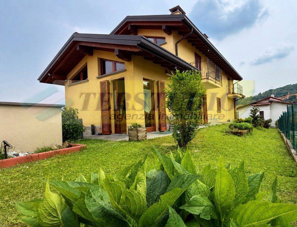 Villa in vendita a Dolzago