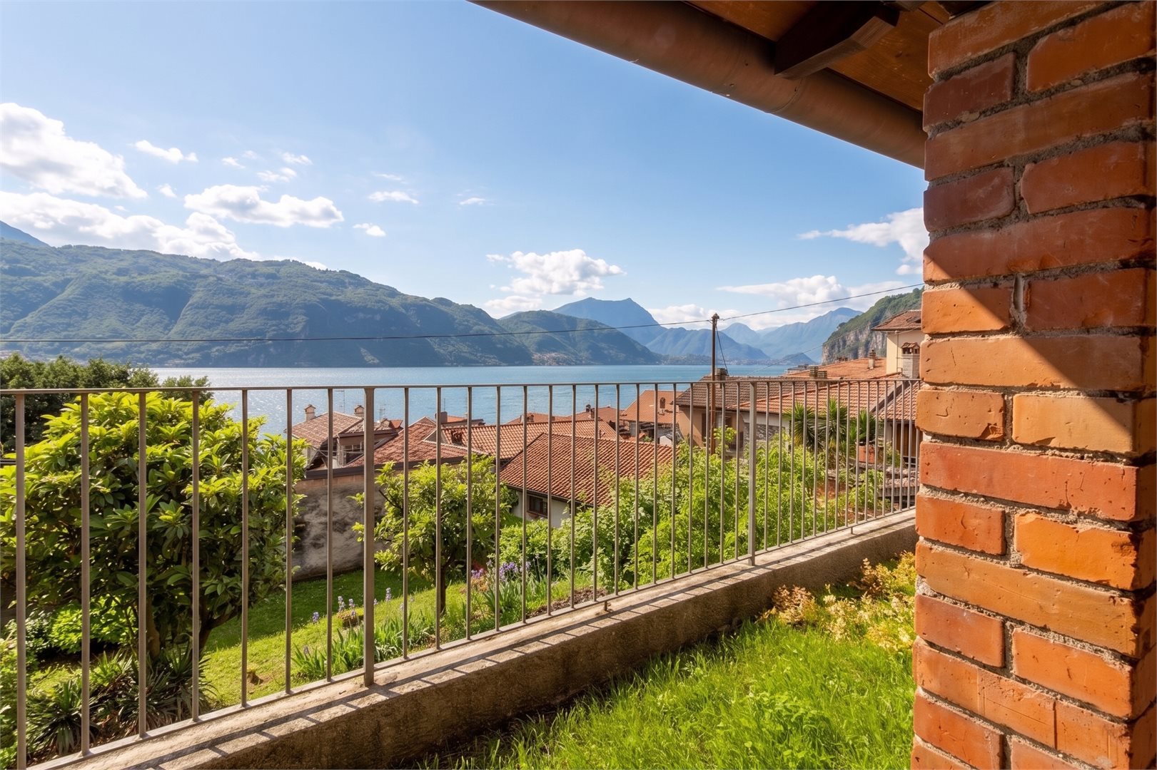 Casa indipendente in affitto a Mandello del Lario