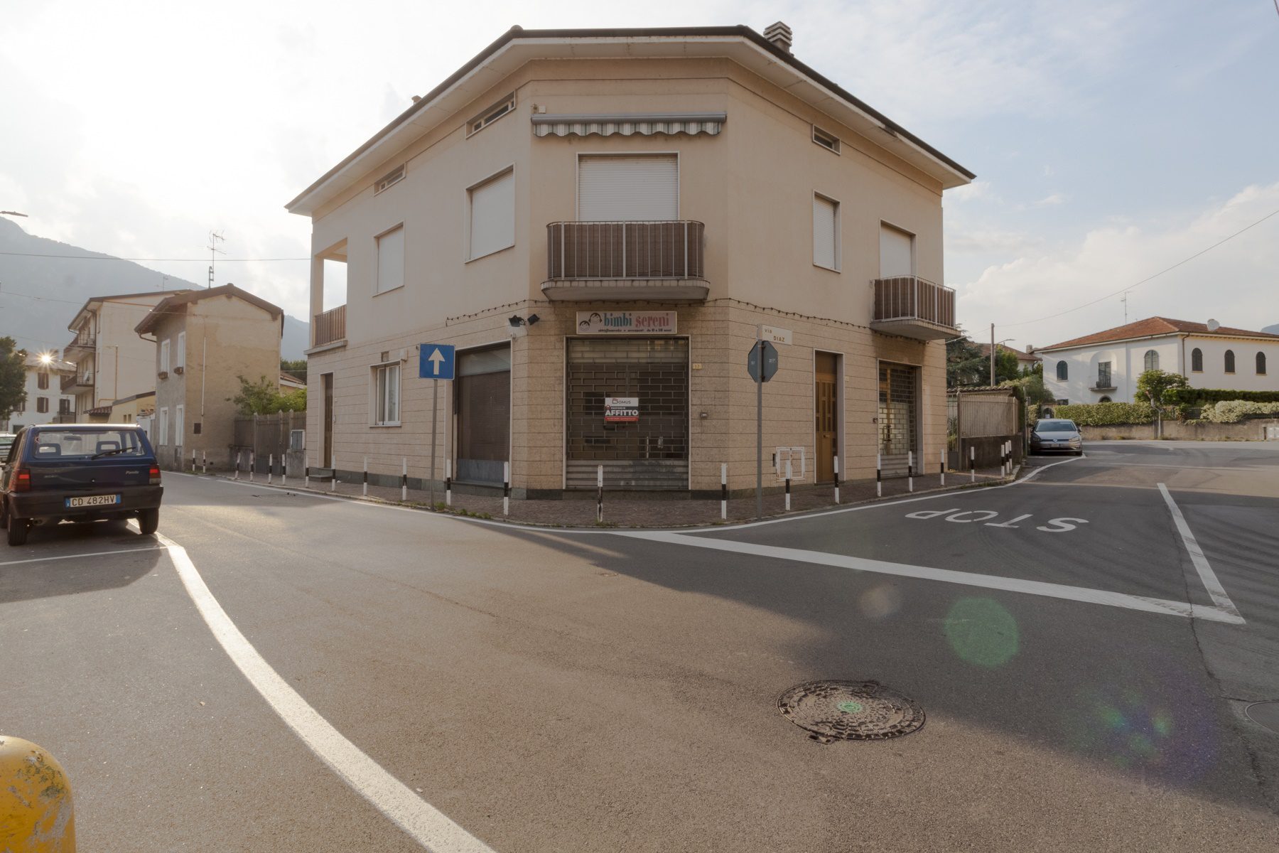 Locale commerciale in affitto a Mandello del Lario