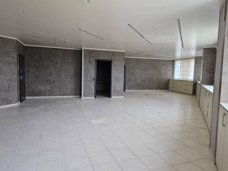 Ufficio in vendita a Cascina