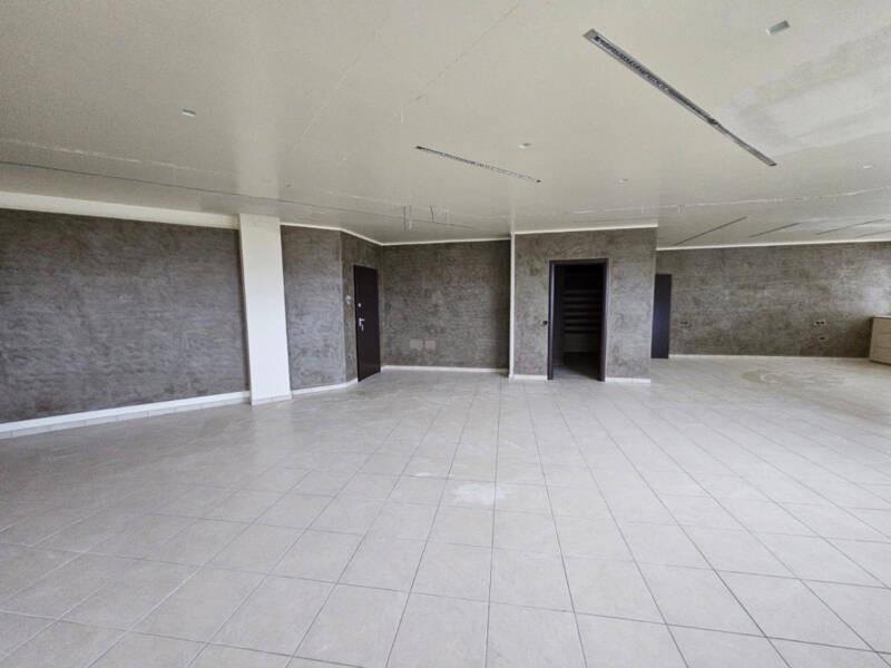 Ufficio in vendita a Cascina