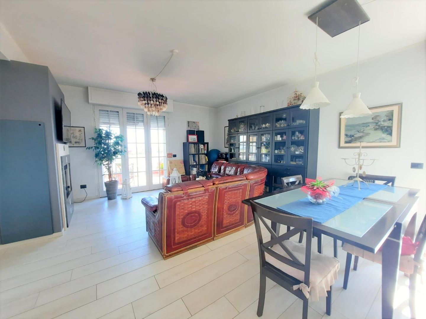 Attico con terrazzo a Cascina