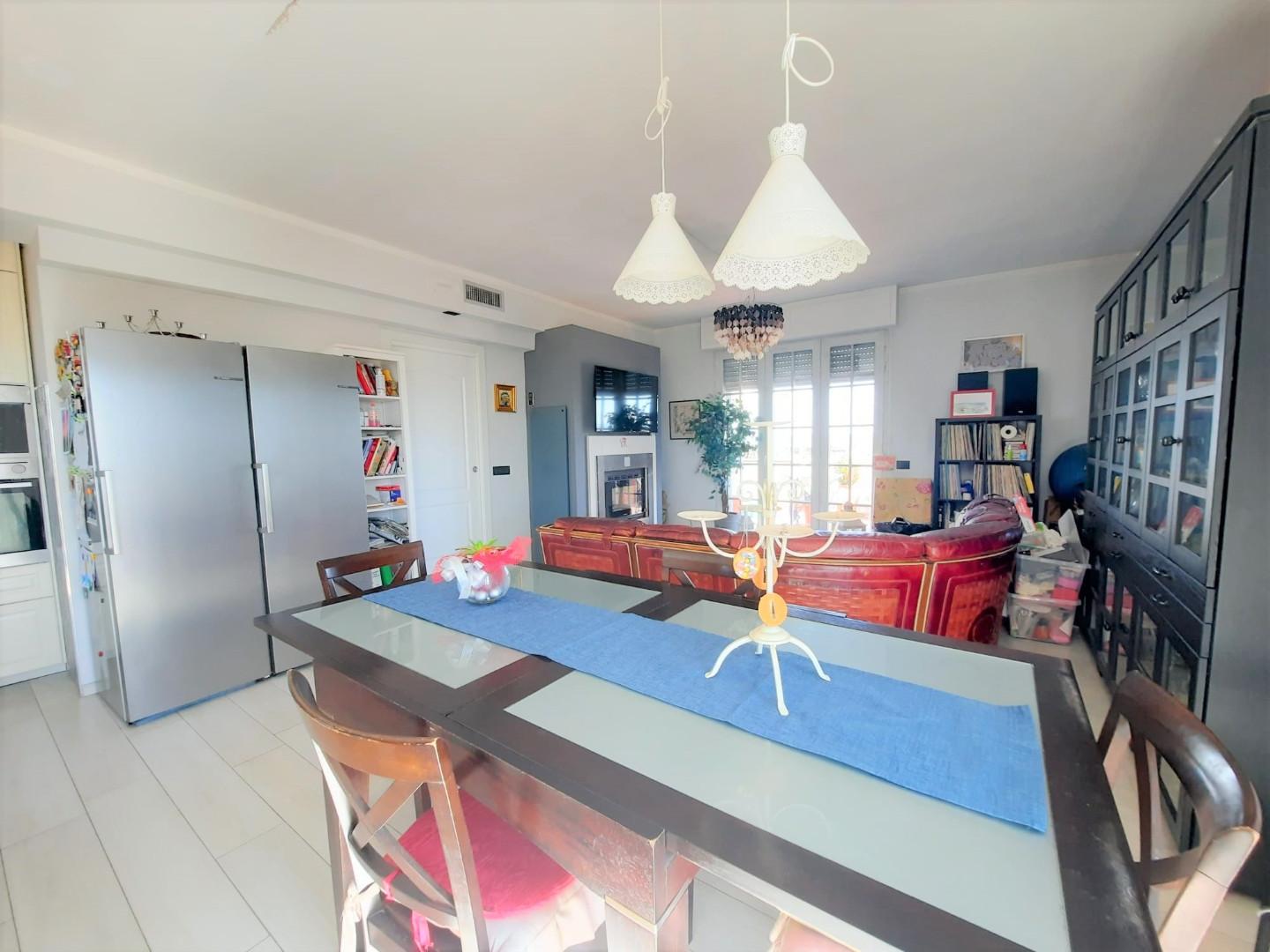 Attico con terrazzo a Cascina