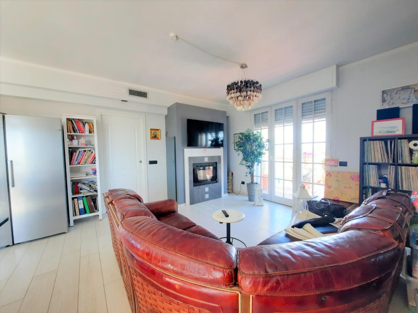 Attico con terrazzo a Cascina