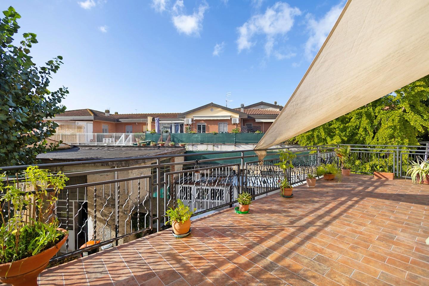 Trilocale con terrazzo a Cascina