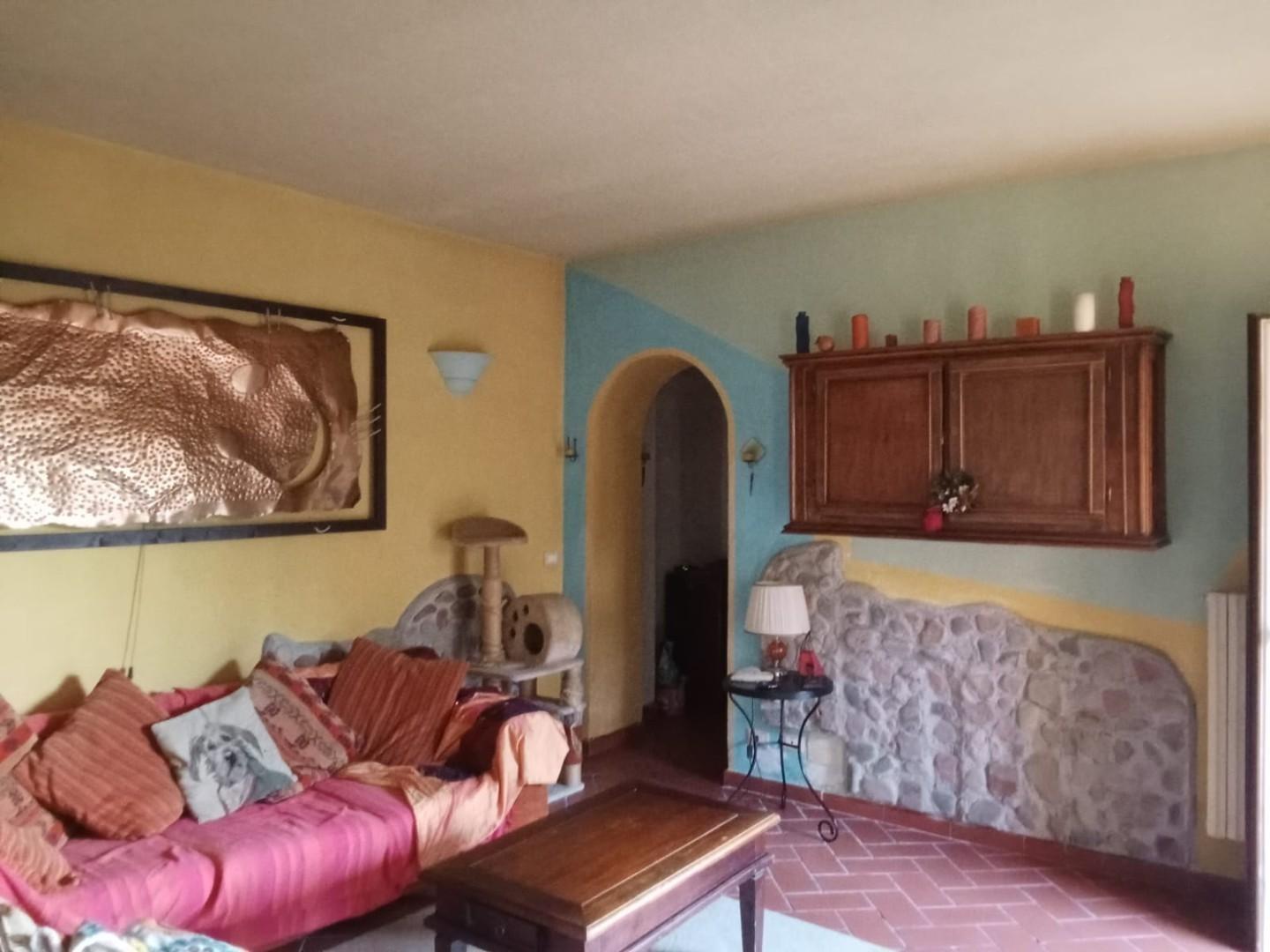 Villa con giardino, Buti la croce