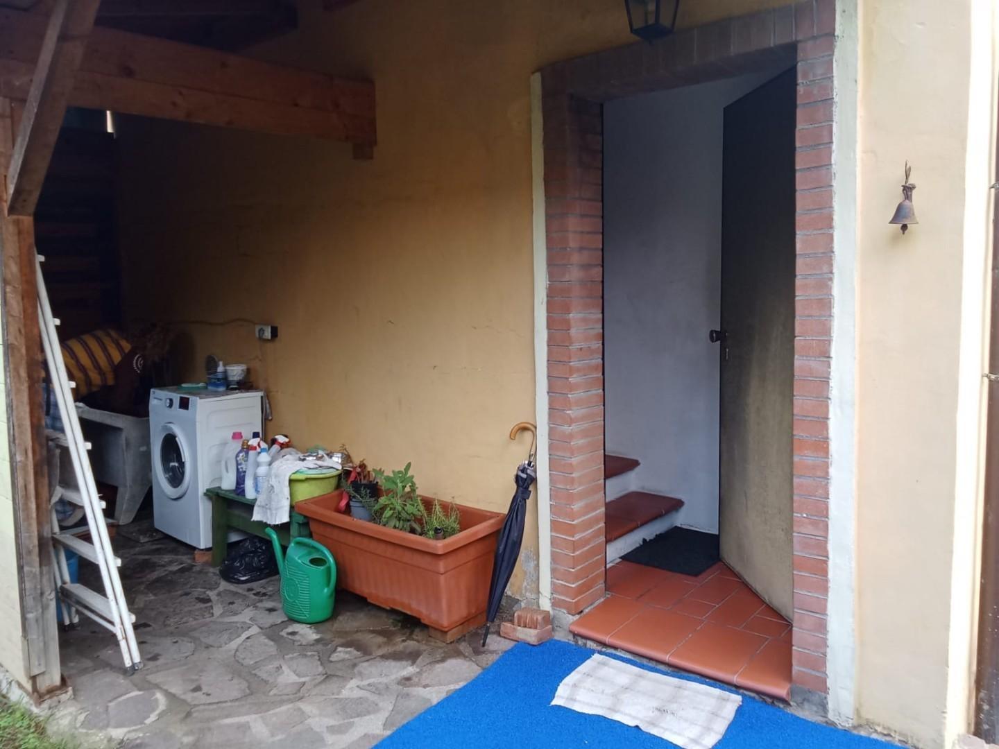 Villa con giardino, Buti la croce