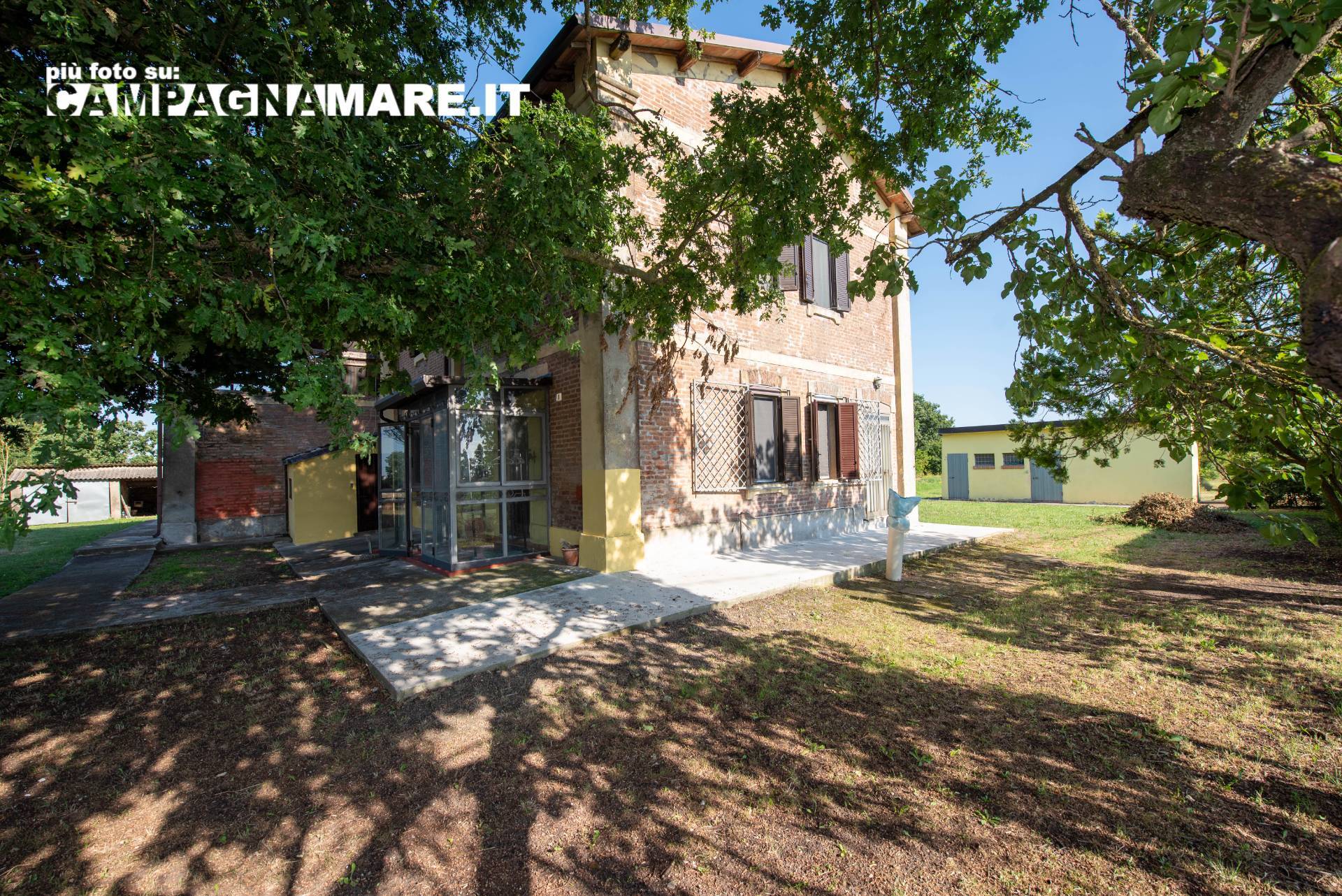 Casale in vendita a Jolanda di Savoia