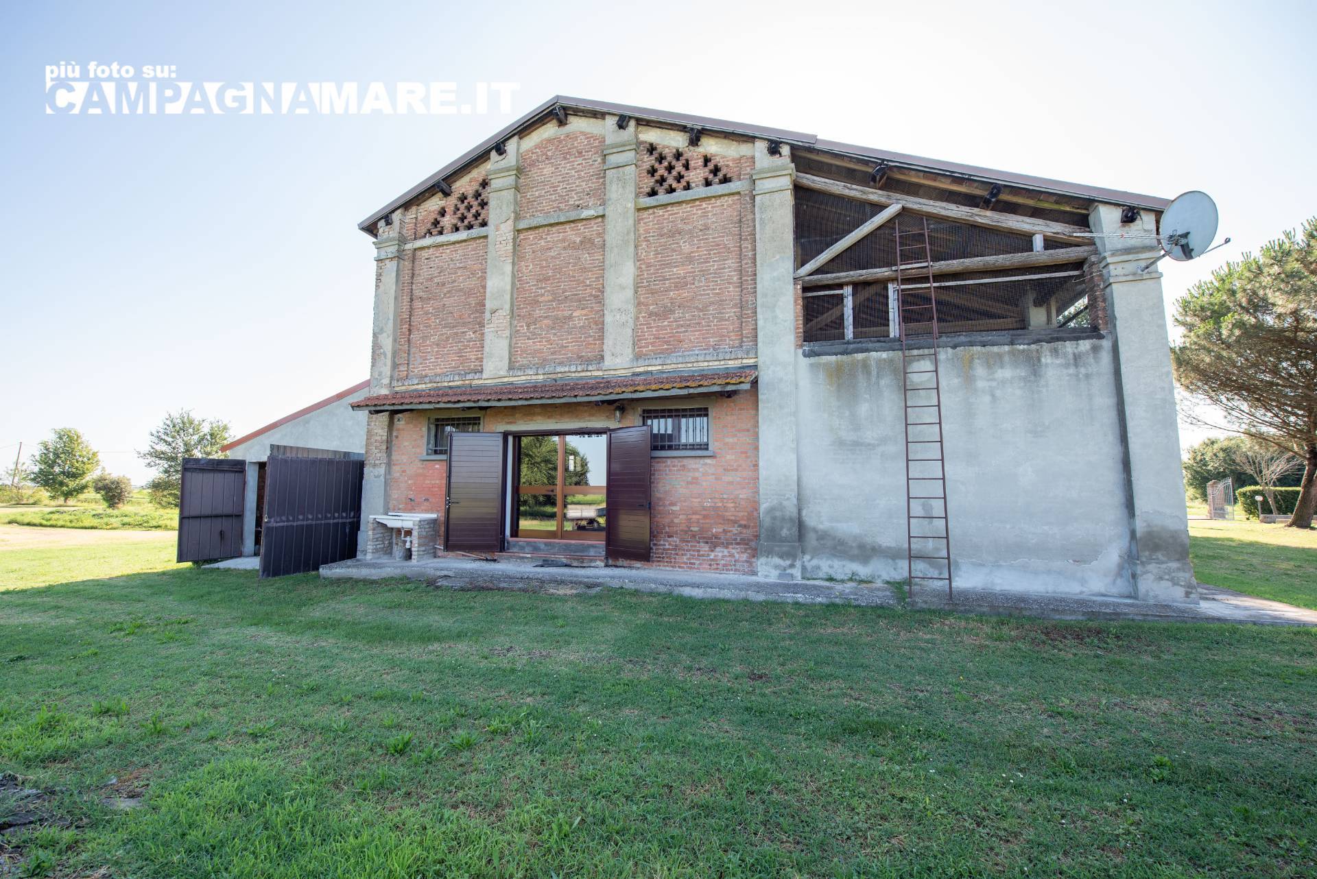 Casale in vendita a Jolanda di Savoia