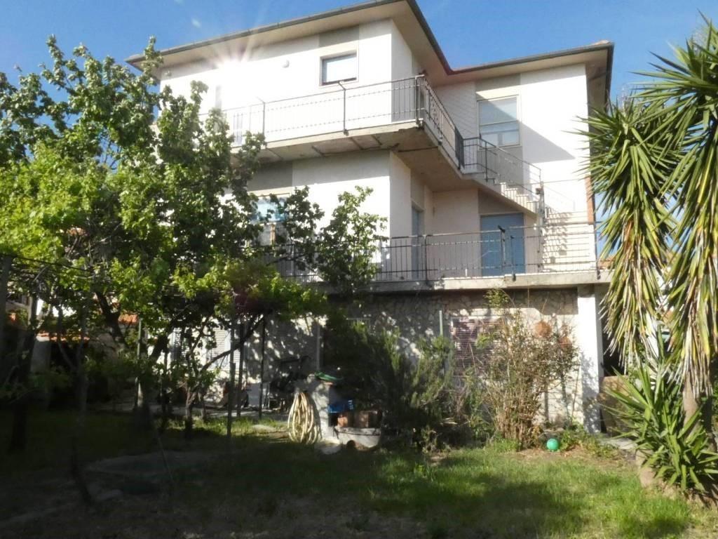Villa Trifamiliari con giardino, Rosignano Marittimo rosignano solvay