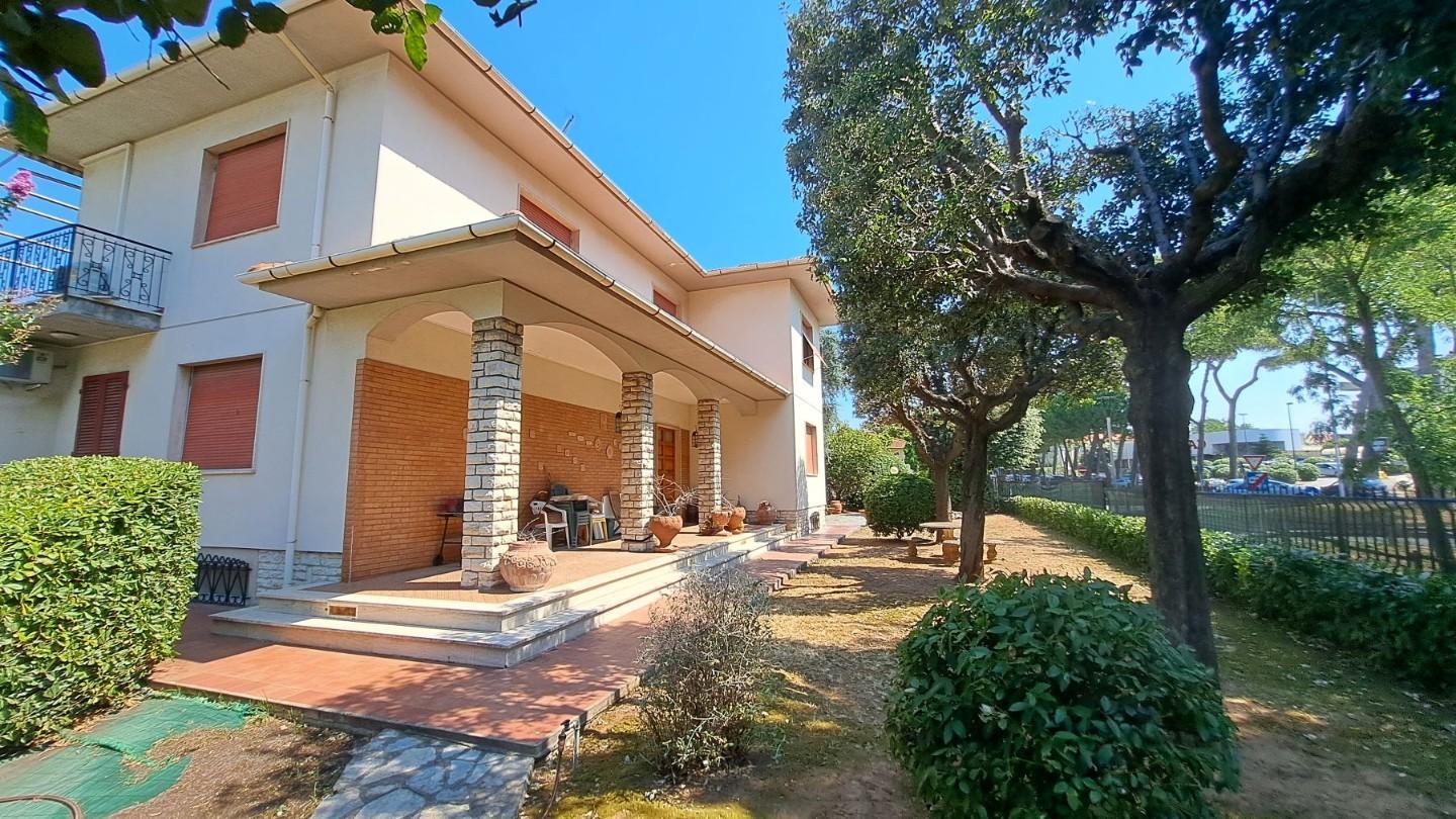 Villa Trifamiliari con giardino, Rosignano Marittimo rosignano solvay