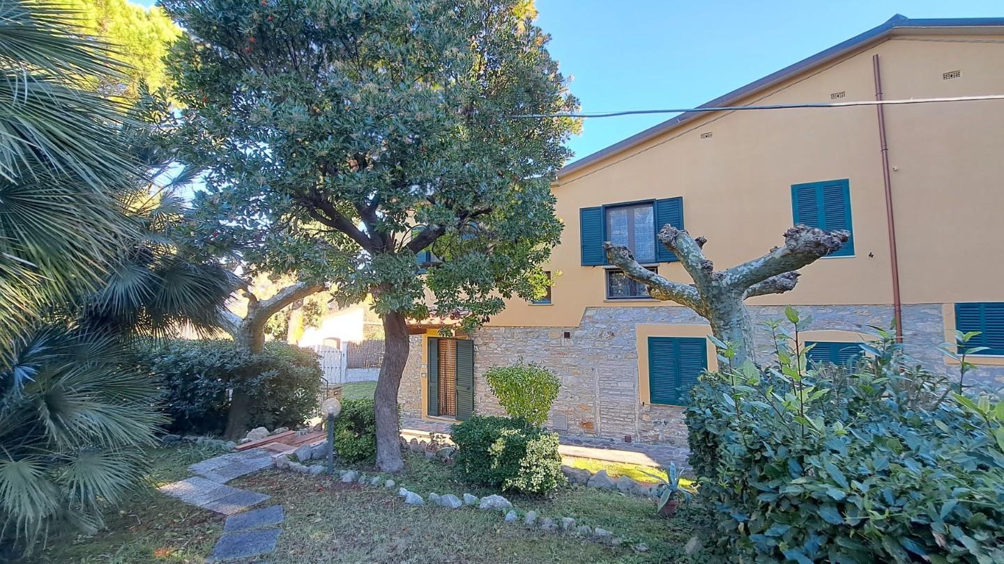 Casa indipendente con giardino a Rosignano Marittimo