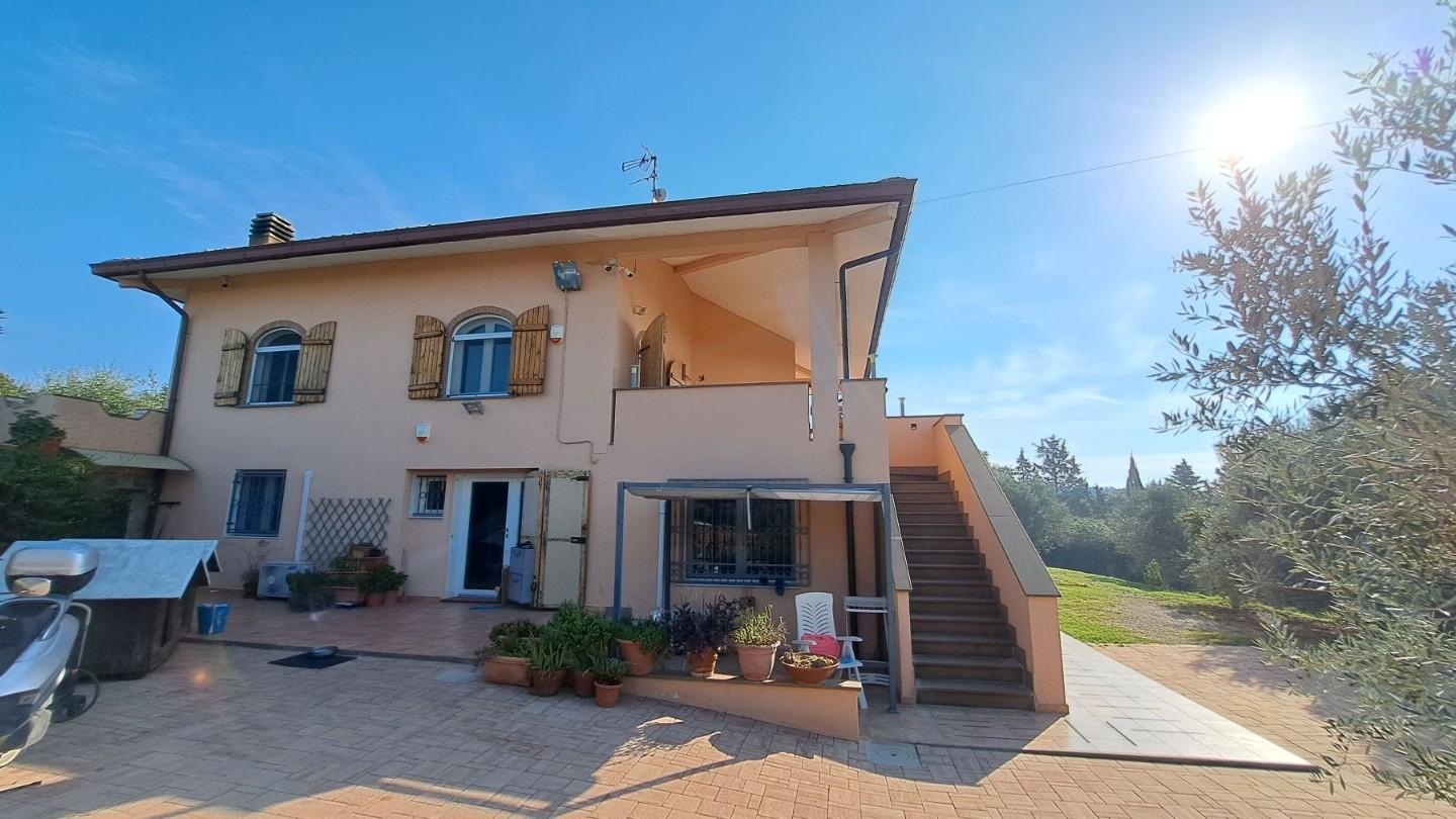 Villa con giardino a Rosignano Marittimo