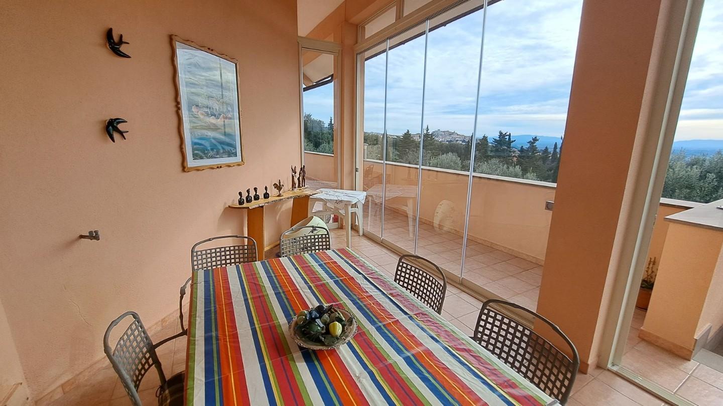 Villa con giardino a Rosignano Marittimo