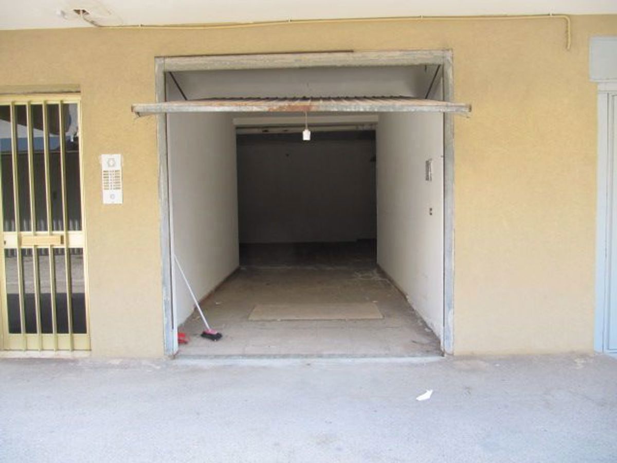 Box/Garage 147mq in vendita a Brindisi