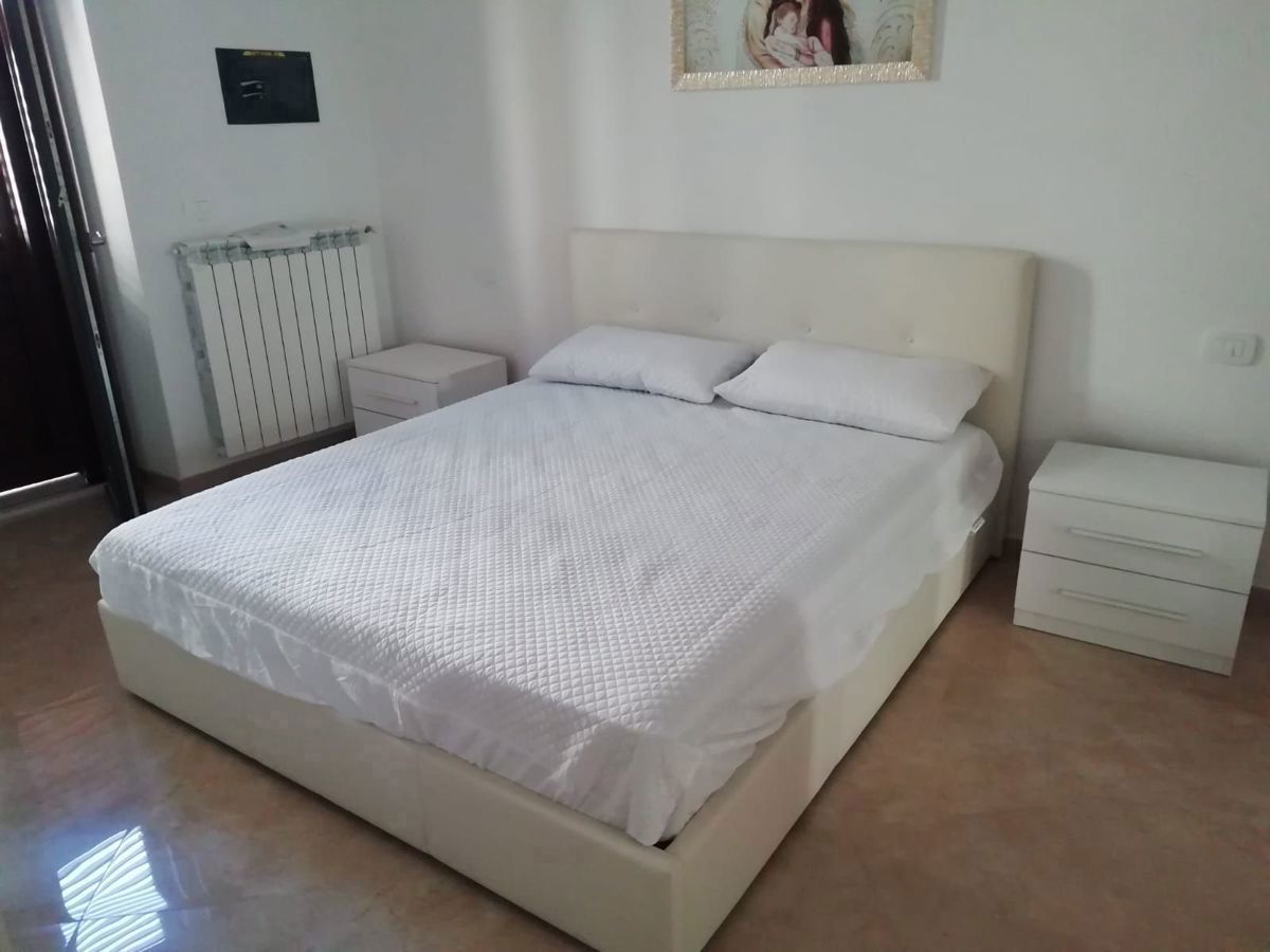 Trilocale arredato in affitto a Brindisi