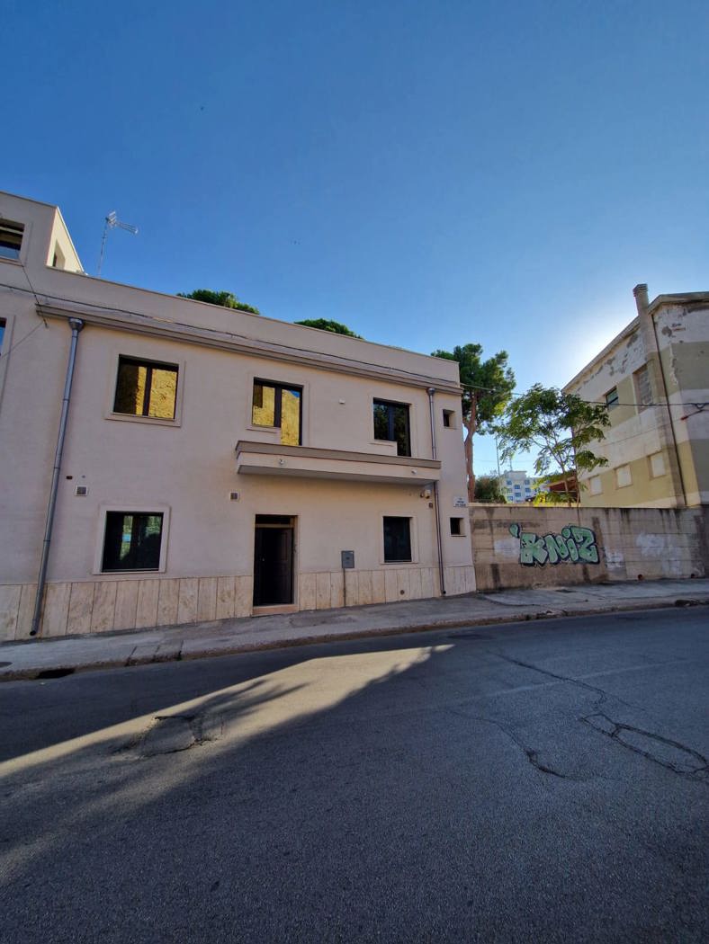 Casa indipendente arredata in affitto a Brindisi