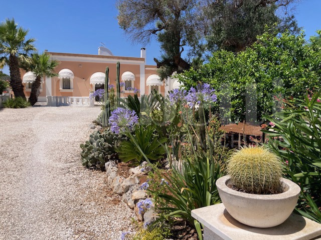Villa con giardino a San Vito dei Normanni
