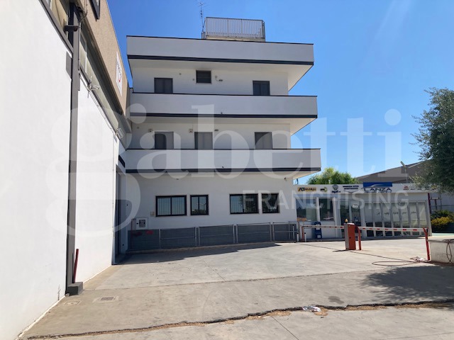 Capannone in vendita a Brindisi