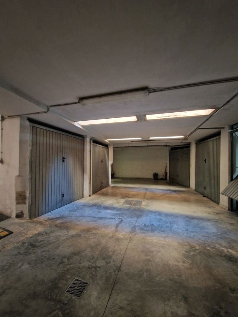 Box/Garage 50mq in vendita a Brindisi