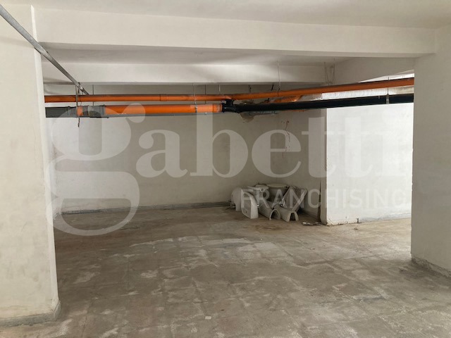 Magazzino in vendita a Brindisi