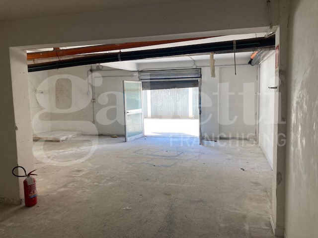 Magazzino in vendita a Brindisi
