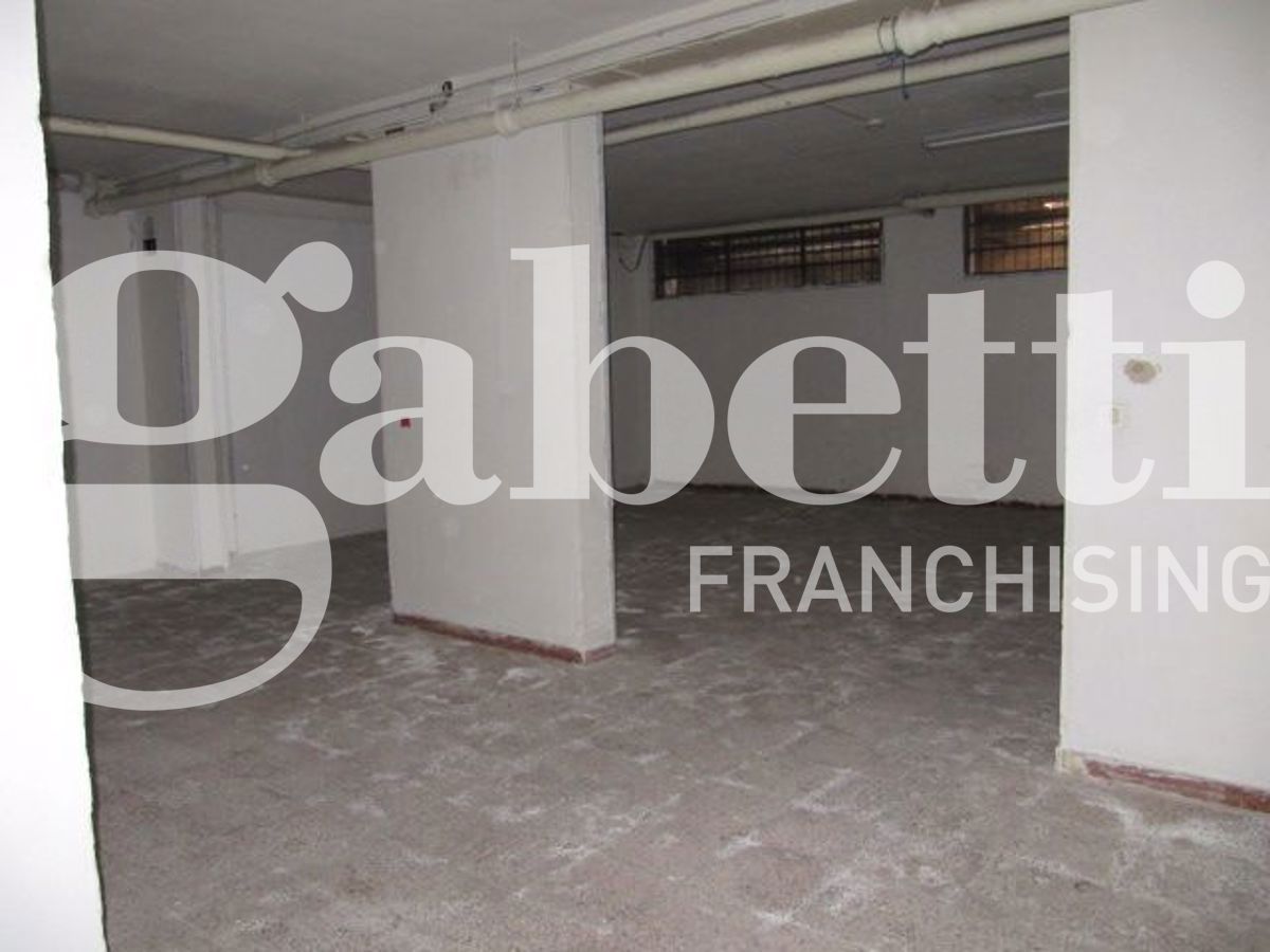 Box/Garage 147mq in vendita a Brindisi