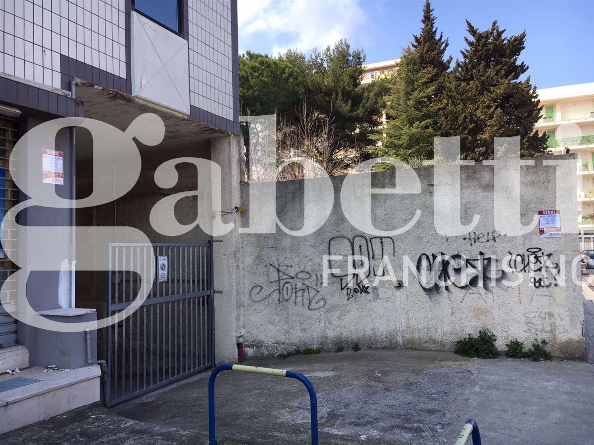 Box/Garage 147mq in vendita a Brindisi