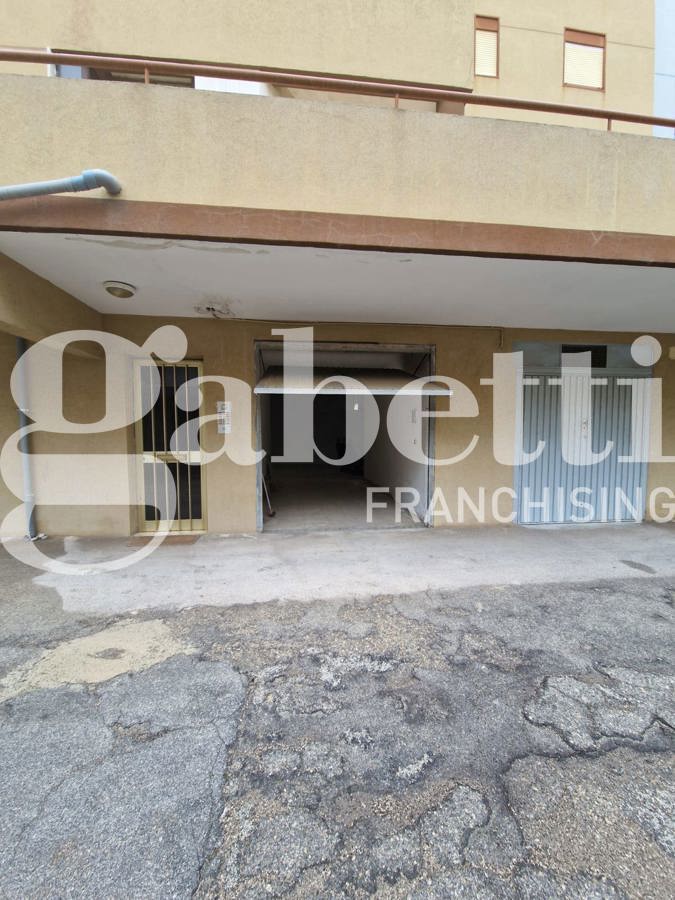 Box/Garage 119mq in vendita a Brindisi
