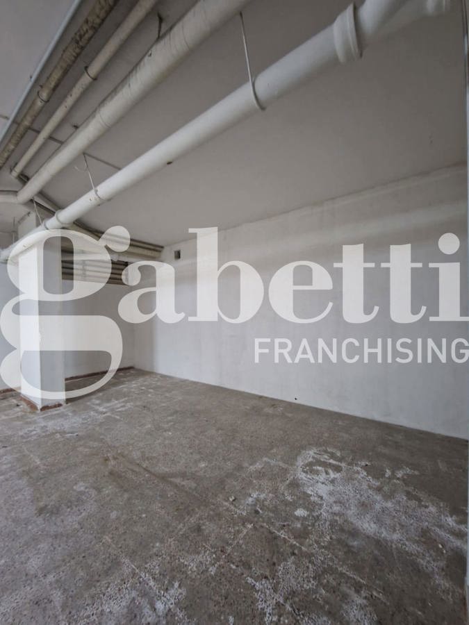Box/Garage 119mq in vendita a Brindisi