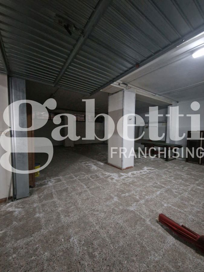 Box/Garage 119mq in vendita a Brindisi
